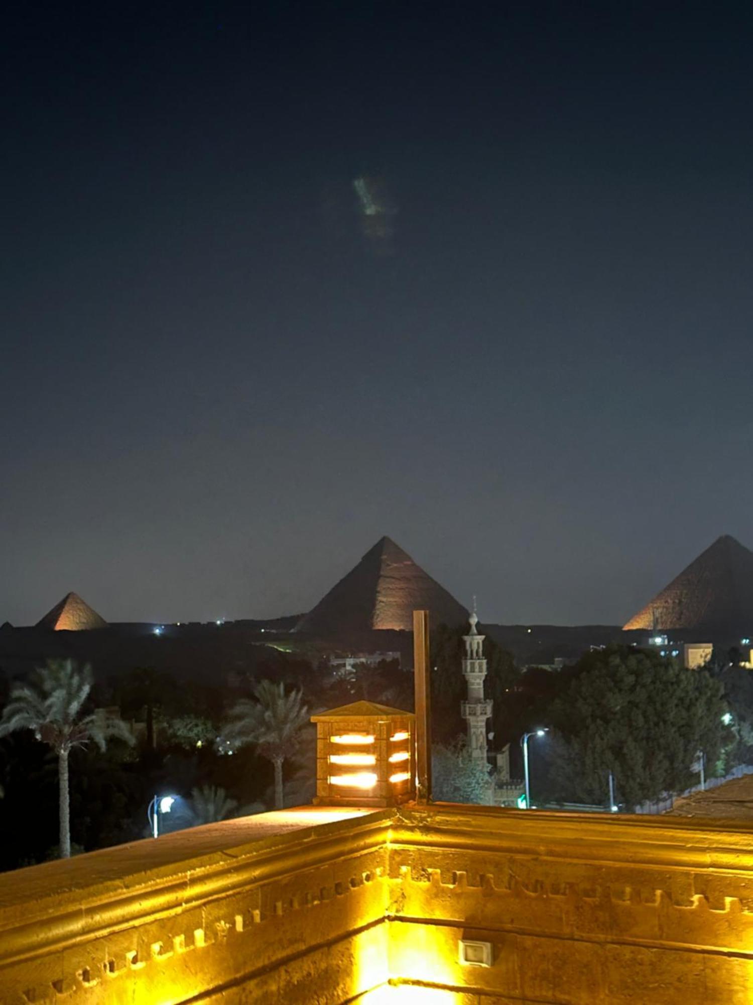Taj Pyramids View Inn Kafret el-Gabal エクステリア 写真