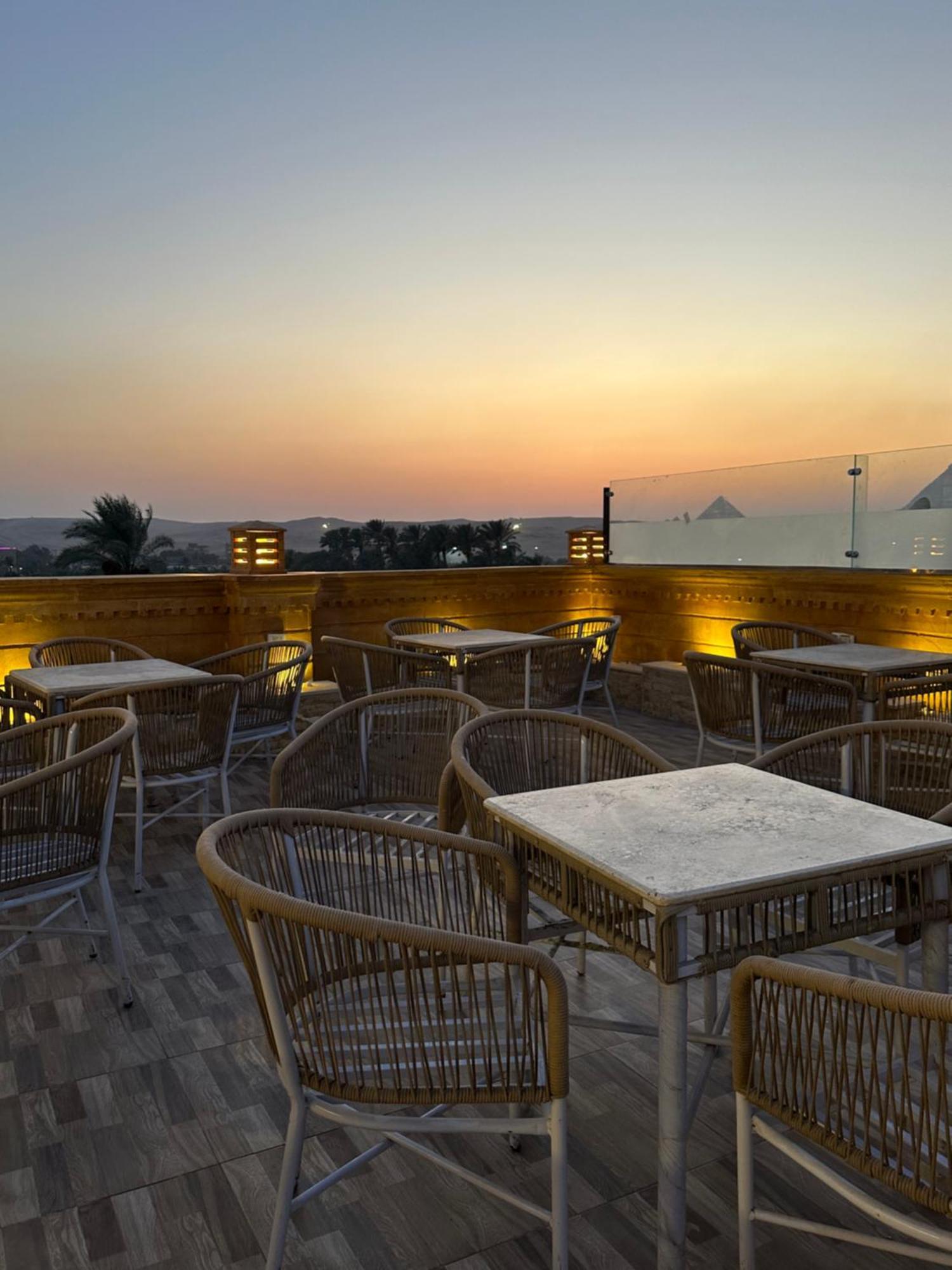 Taj Pyramids View Inn Kafret el-Gabal エクステリア 写真