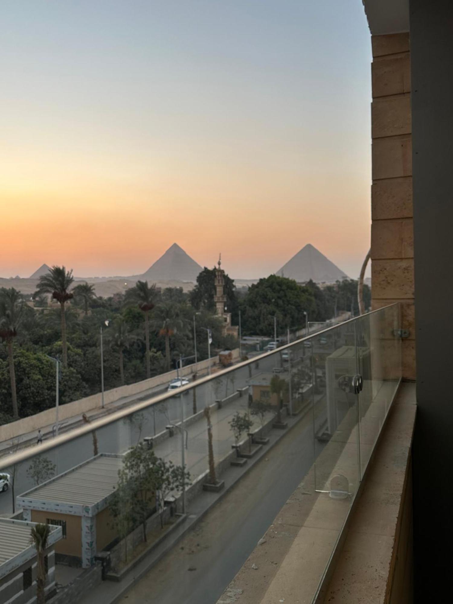 Taj Pyramids View Inn Kafret el-Gabal エクステリア 写真