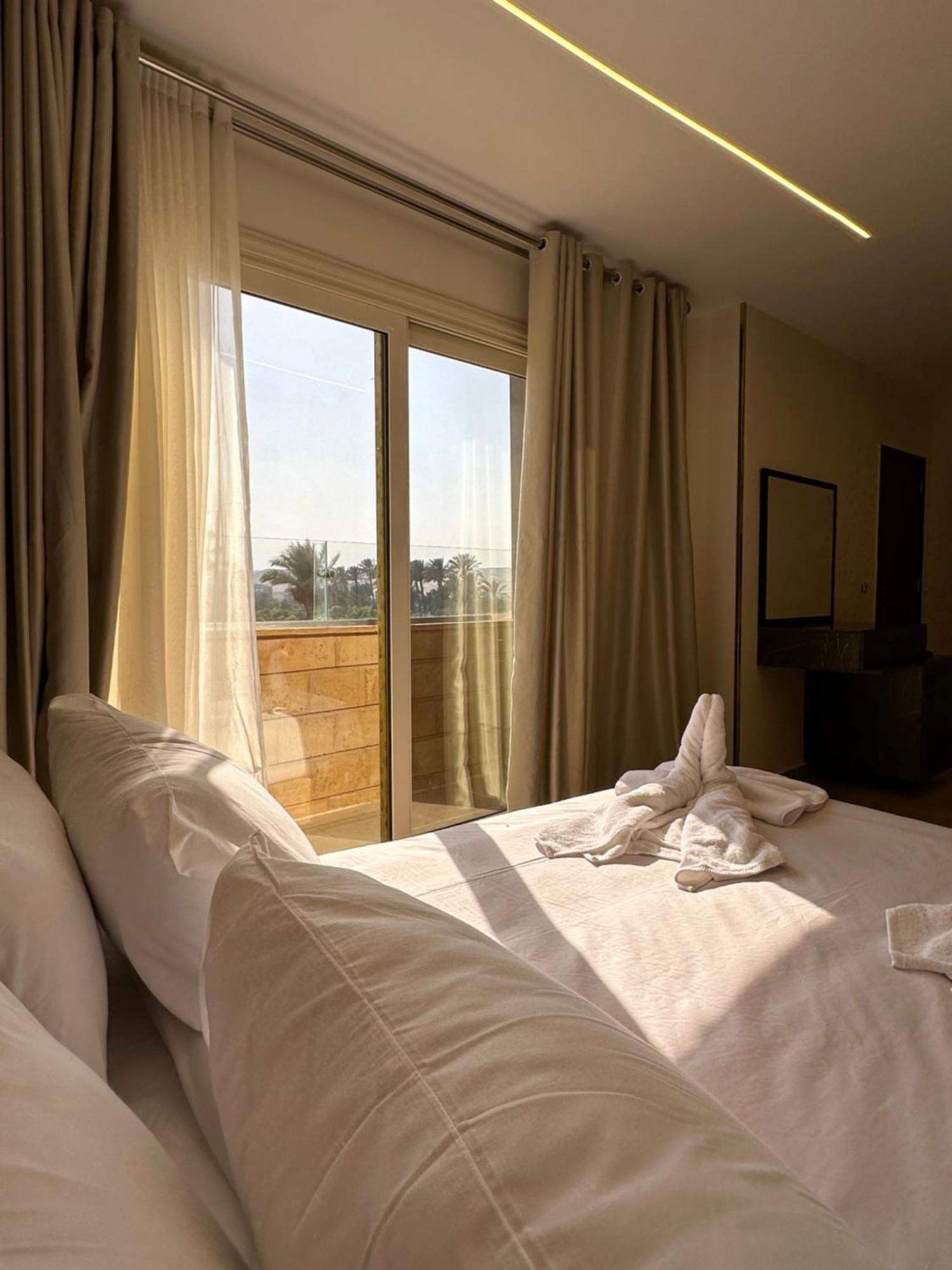 Taj Pyramids View Inn Kafret el-Gabal エクステリア 写真