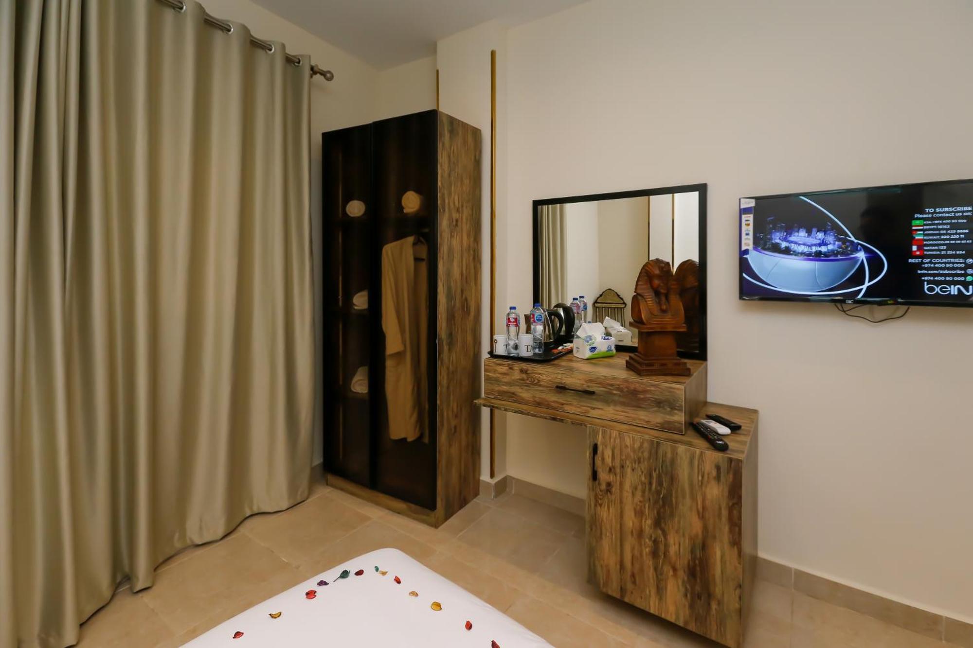 Taj Pyramids View Inn Kafret el-Gabal エクステリア 写真