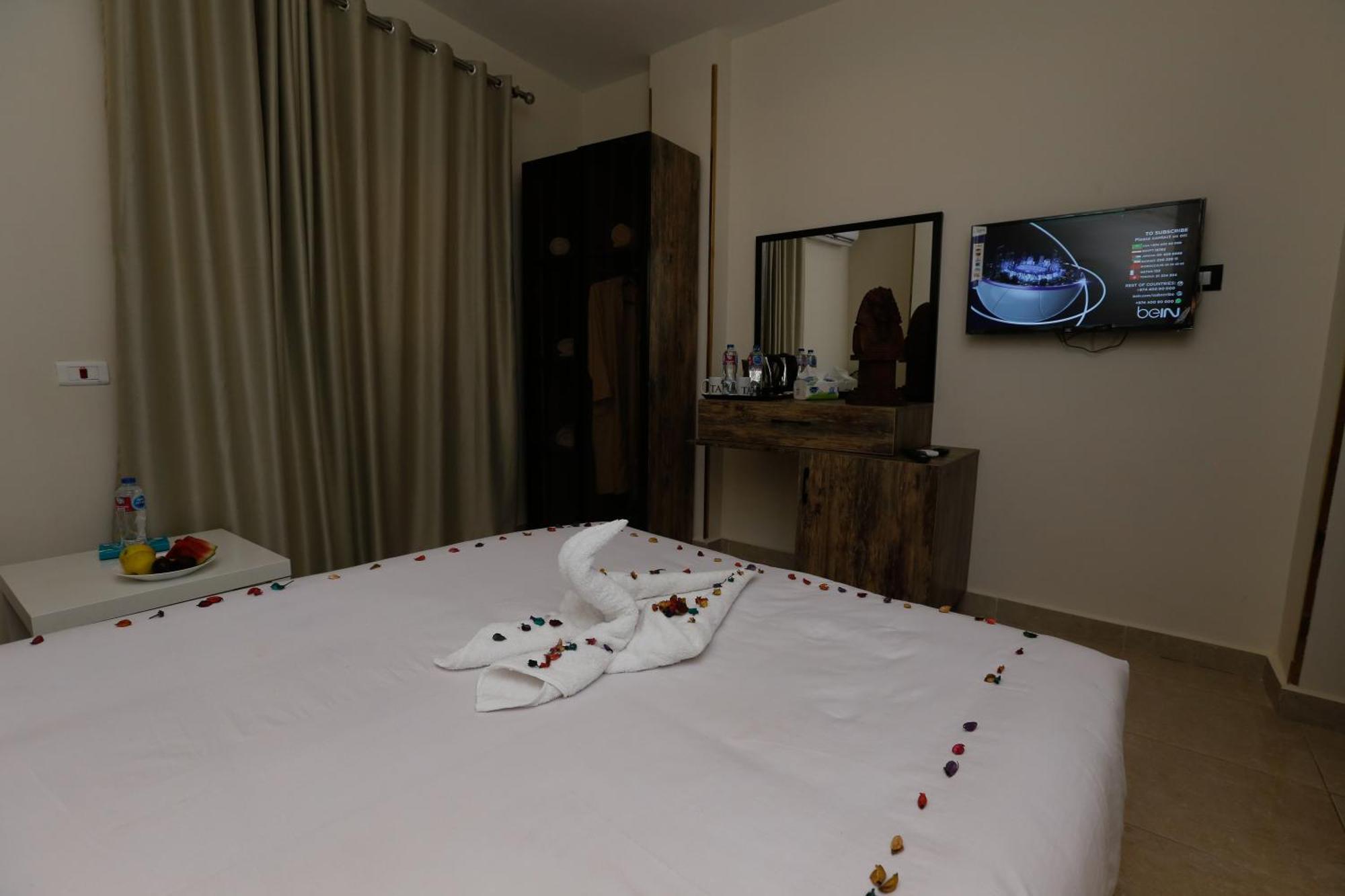 Taj Pyramids View Inn Kafret el-Gabal エクステリア 写真