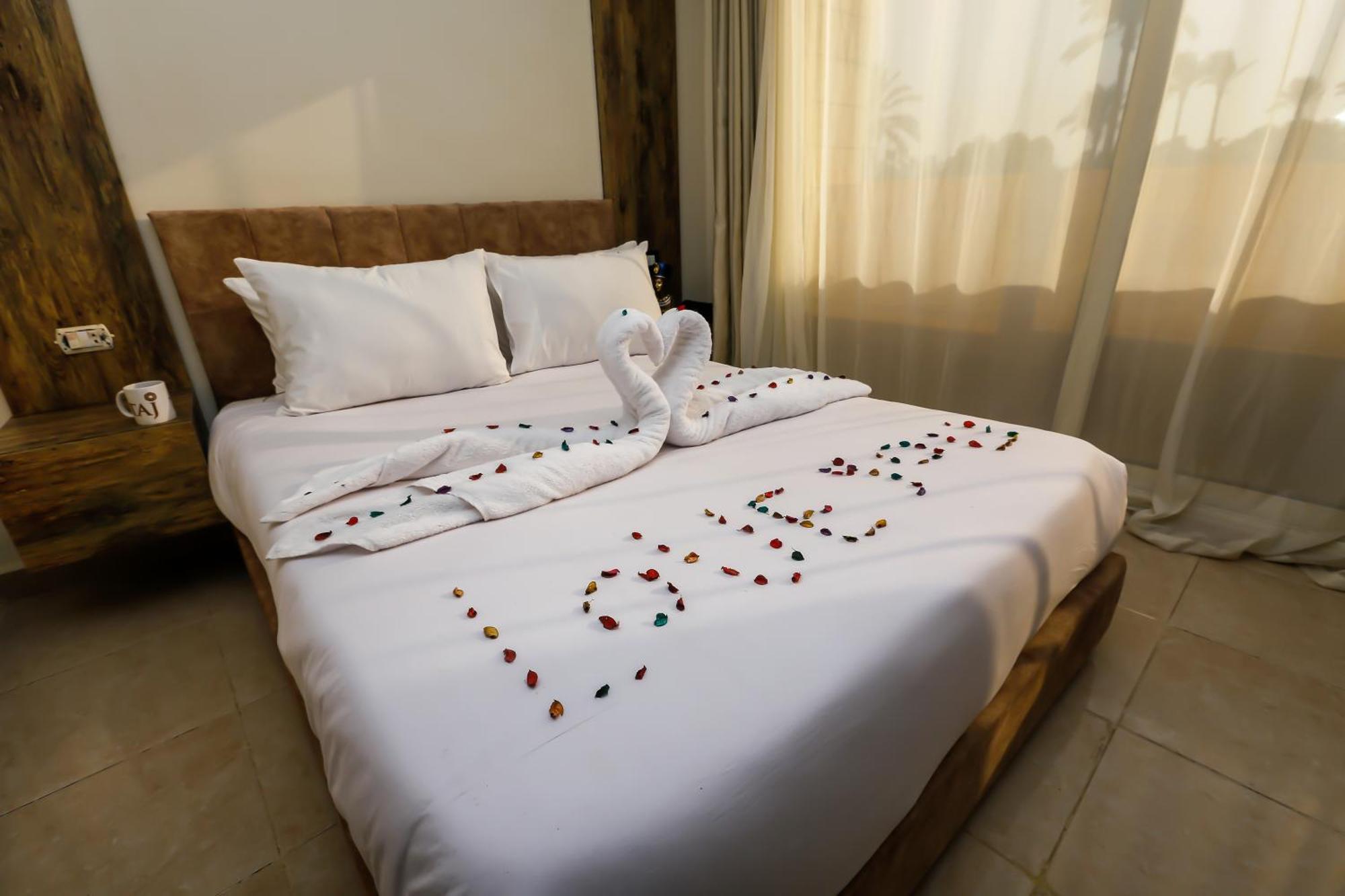 Taj Pyramids View Inn Kafret el-Gabal エクステリア 写真