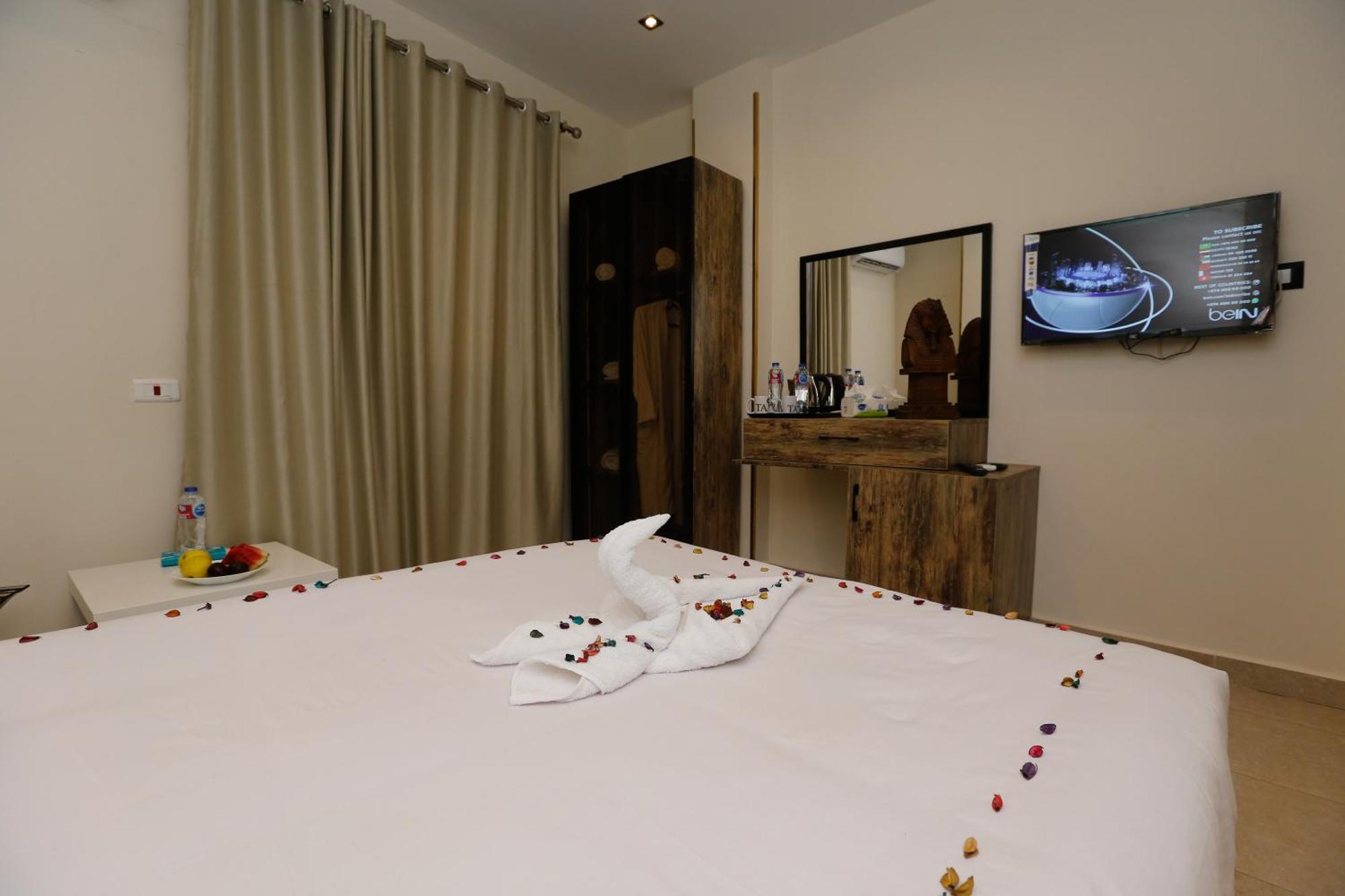 Taj Pyramids View Inn Kafret el-Gabal エクステリア 写真