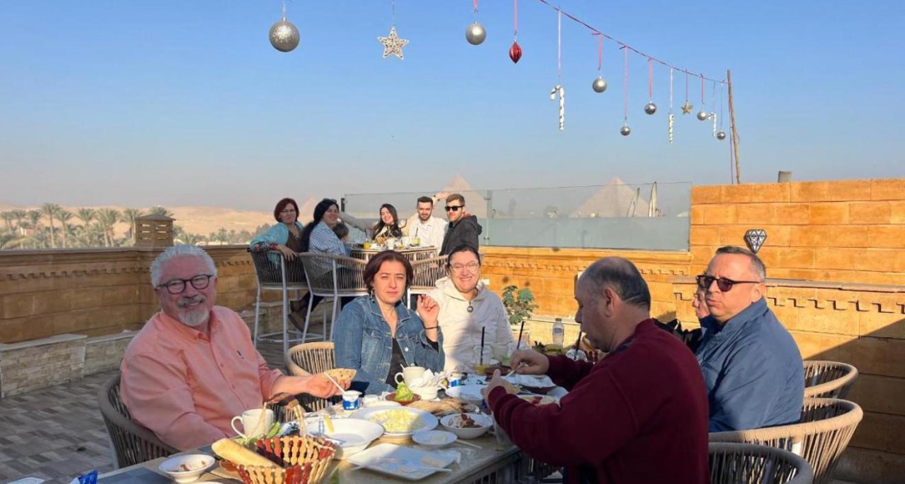 Taj Pyramids View Inn Kafret el-Gabal エクステリア 写真