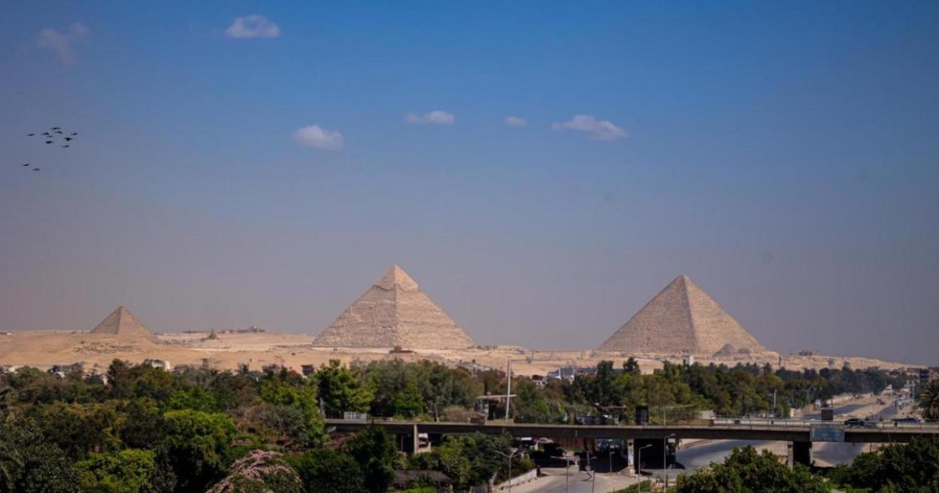 Taj Pyramids View Inn Kafret el-Gabal エクステリア 写真
